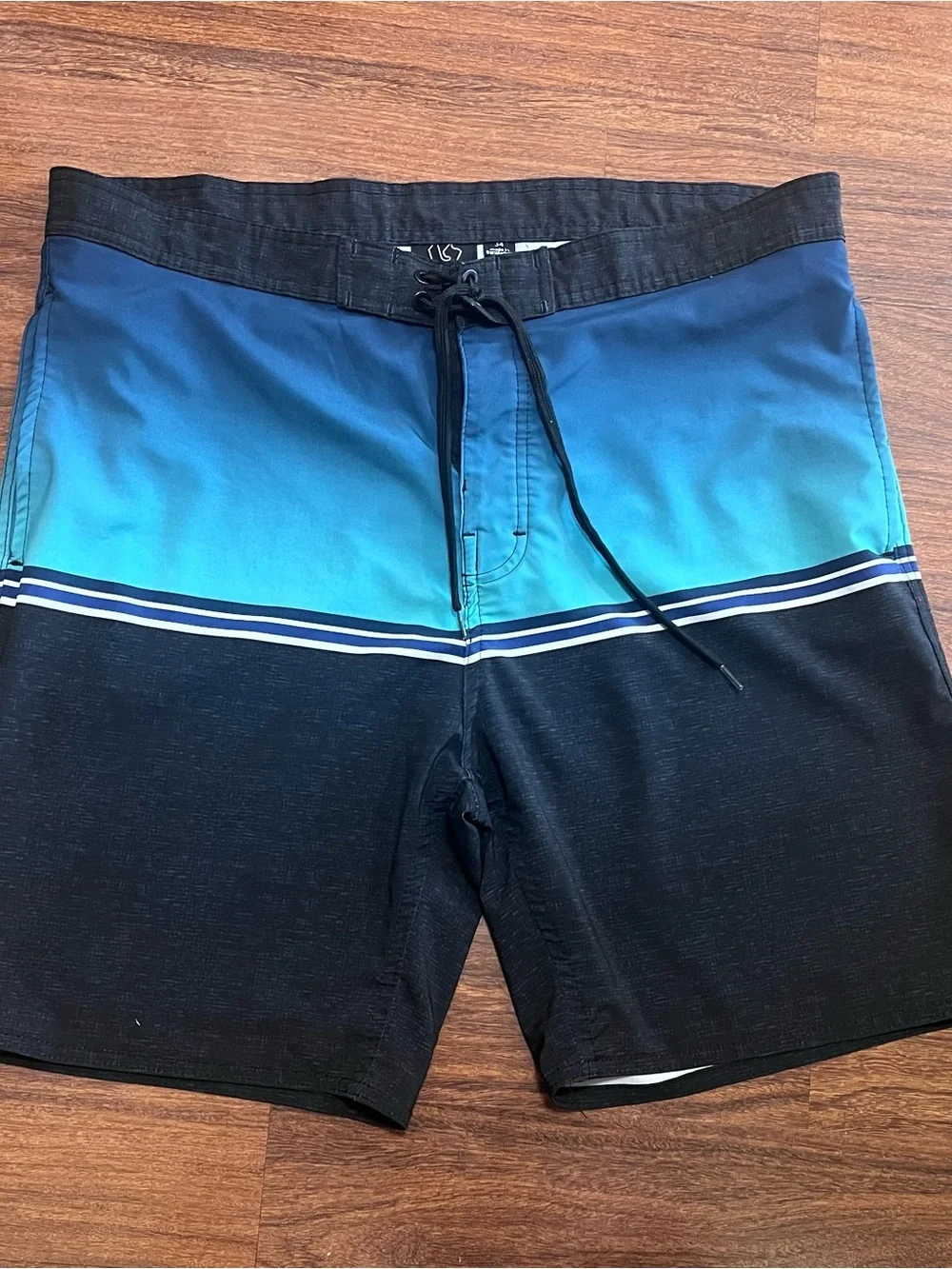 Burnside Men’s Fade Stretch Boardshorts - Black & Teal